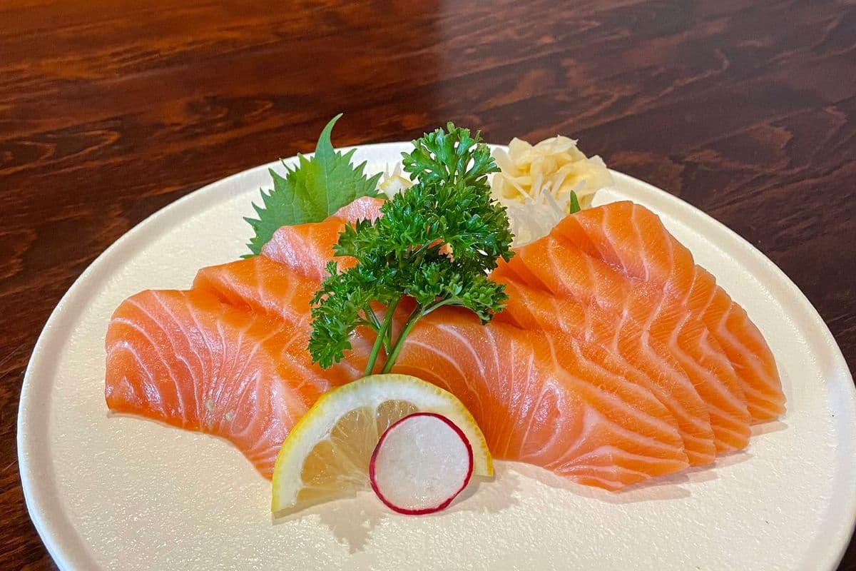 Salmon Sashimi (8 pcs)