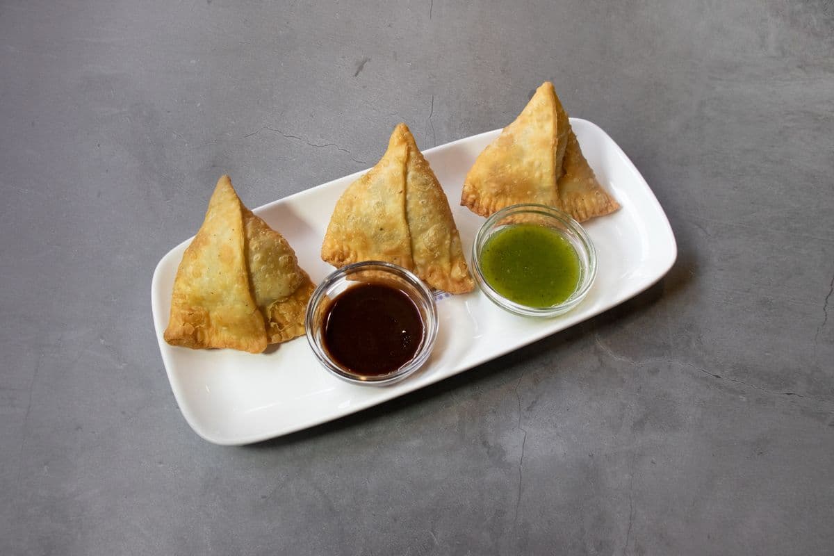 Vegetable Samosas (2 pcs)