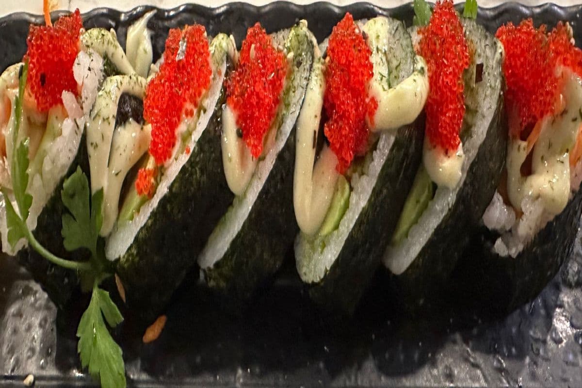 Fuji Roll (6 Pcs) (Seaweed Outside)