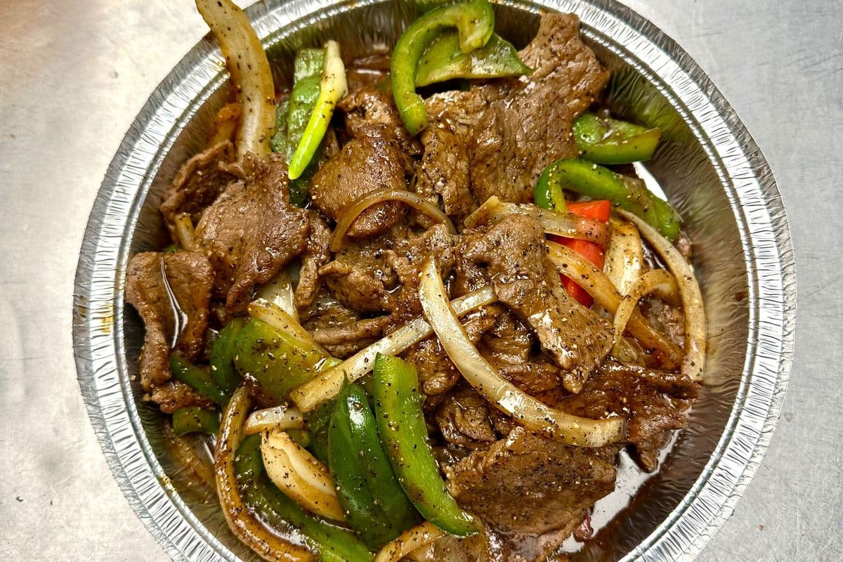B1. Filet de steak avec sauce de soja noir / Steak Filet with Black Bean Sauce
