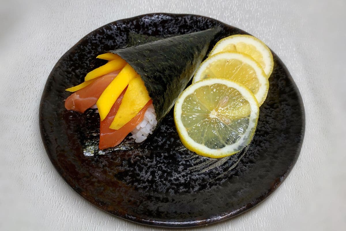 56H. Mango Salmon Hand Roll (1pc)