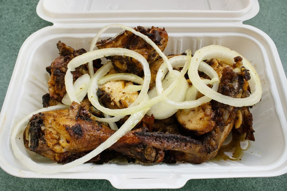 Poulet braisé / Charcoal - Grilled Chicken