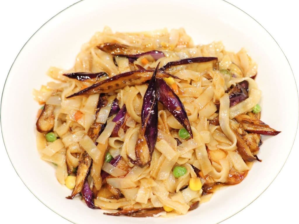 N66 Spicy Eggplant with Rice Noodles餘香茄子河粉