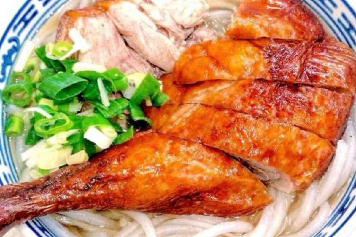 Roasted Duck with Thick Vermicelli - 明炉燒鴨瀨