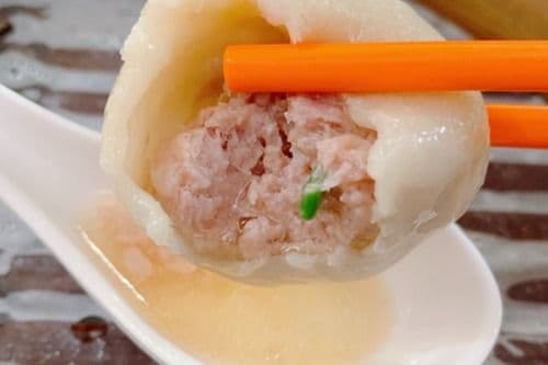 B4. Steamed Mini Pork Dumplings 小籠包