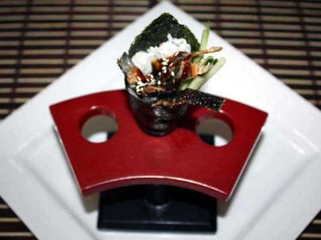 Salmon Skin Hand Roll (1pc)