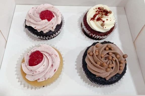 Large Cupcakes (Pack of 4)- Bakers Choice
