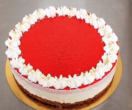 Strawberry white chocolate whole cake