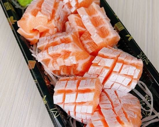 Salmon Belly Sashimi (7 pcs) / 三文鱼腩刺身 (7 pcs)