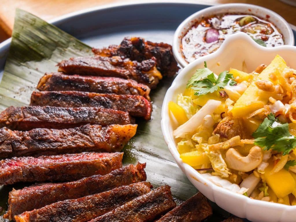 SuerRongHai Thai Sirloin Steak w/ Mango & Rice