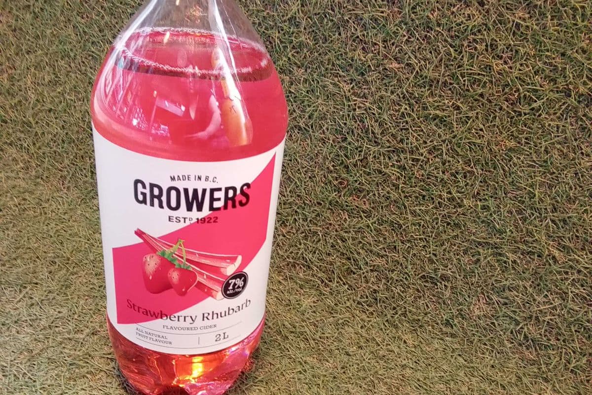 Growers Strawberry Rhubarb (1 x 2L)