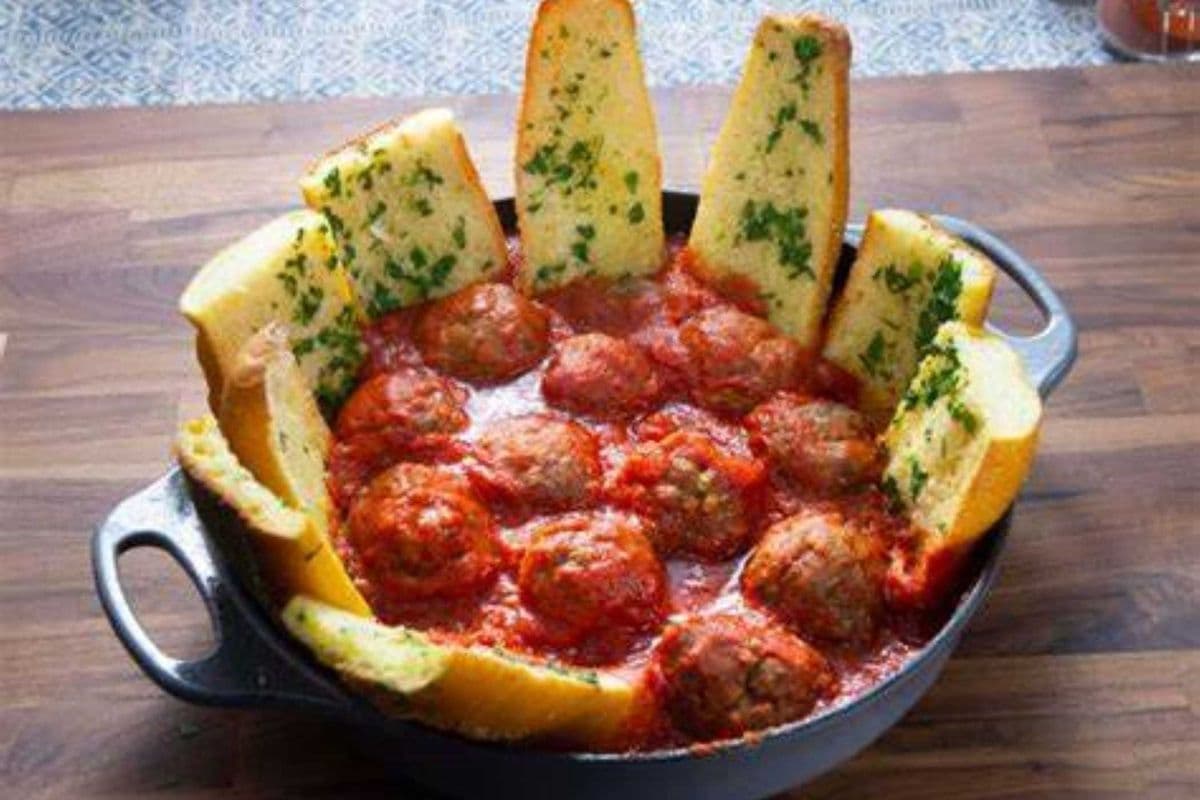 Meatball bowl (8 pcs)(comes with garlic bread)