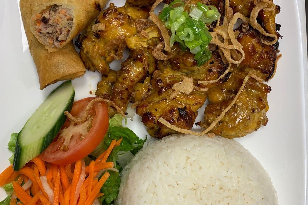 R2.Grilled Lemongrass Chicken & Spring Roll Rice-用香茅醃製嘅燒雞飯-Cơm Gà Nướng Chả Giò