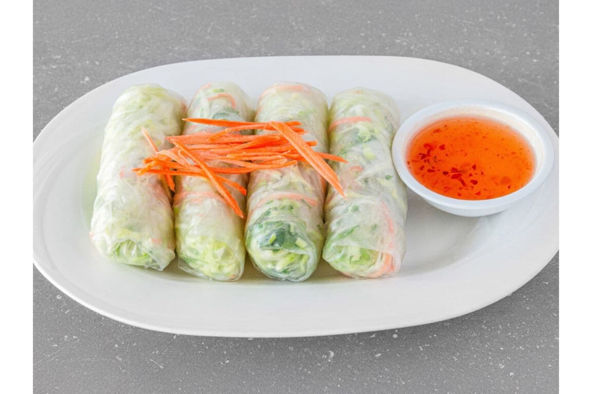 V1. Fresh Veggie Spring Rolls (4 pcs)