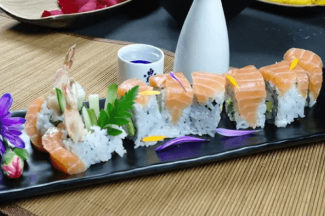 Golden Dragon Roll (8 pcs)