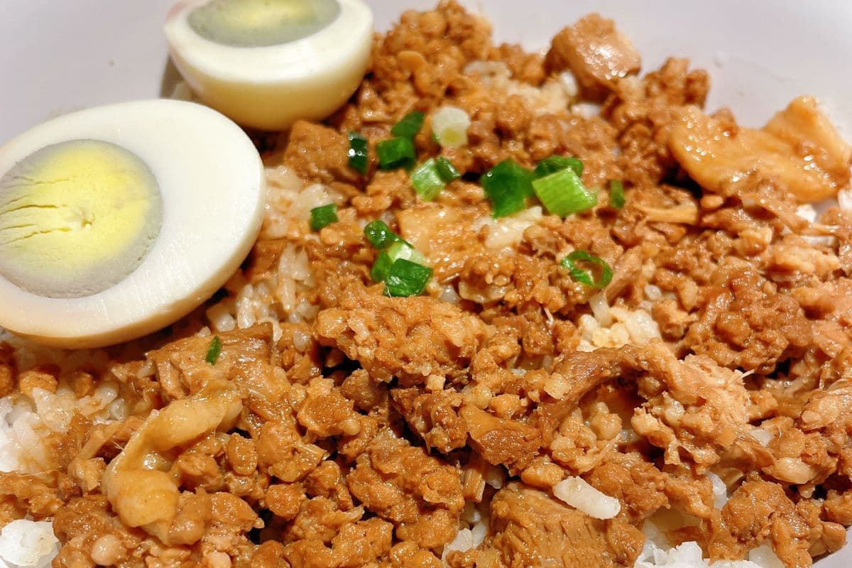 Taiwan-Style Braised Pork on Rice with Tea Egg