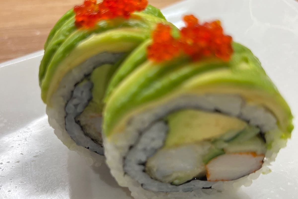 41. Green Dragon Roll (10 Pcs)