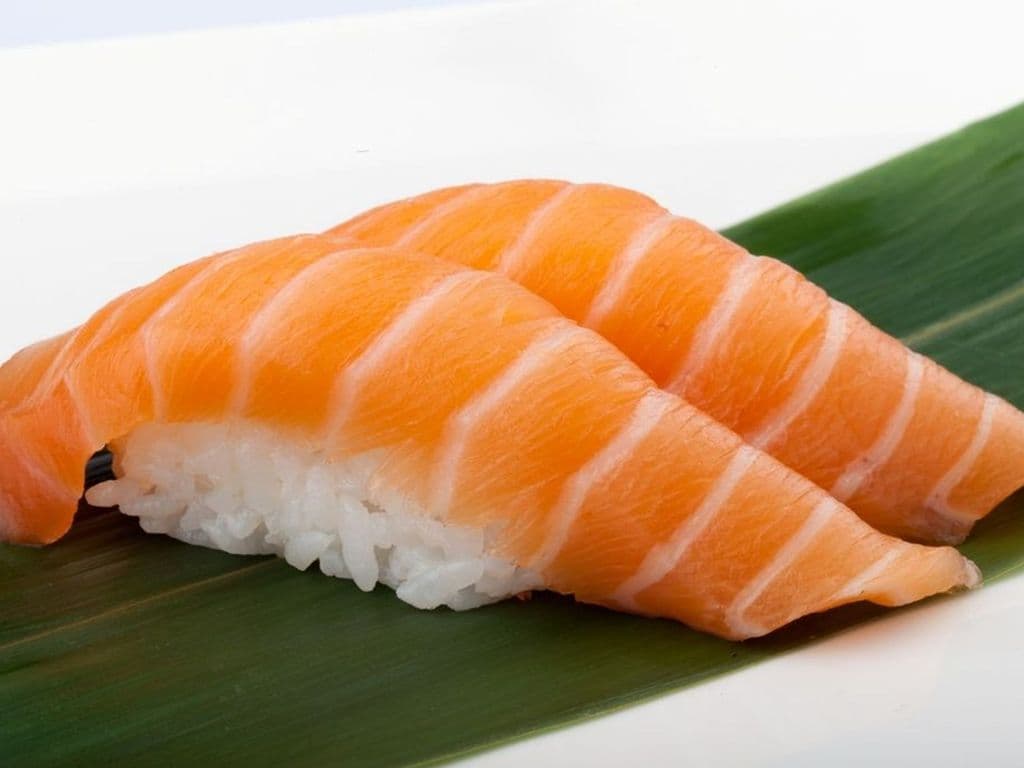 401. Salmon Sushi (3pc)
