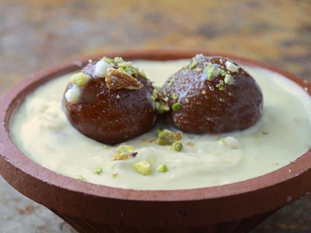 Gulab Jamun with Laccha Rabdi