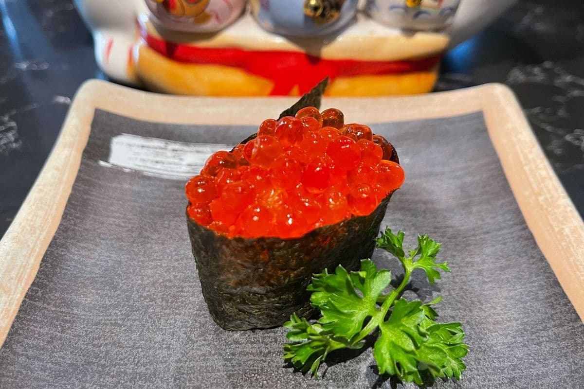 Ikura Sushi (2 pcs)