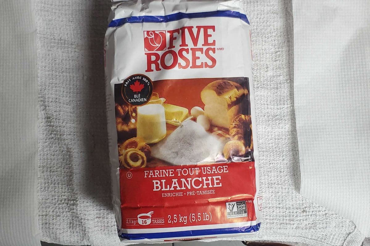 FIVE ROSES FARINE TOUTE USAGE BLANCHE (2.5 KG)
