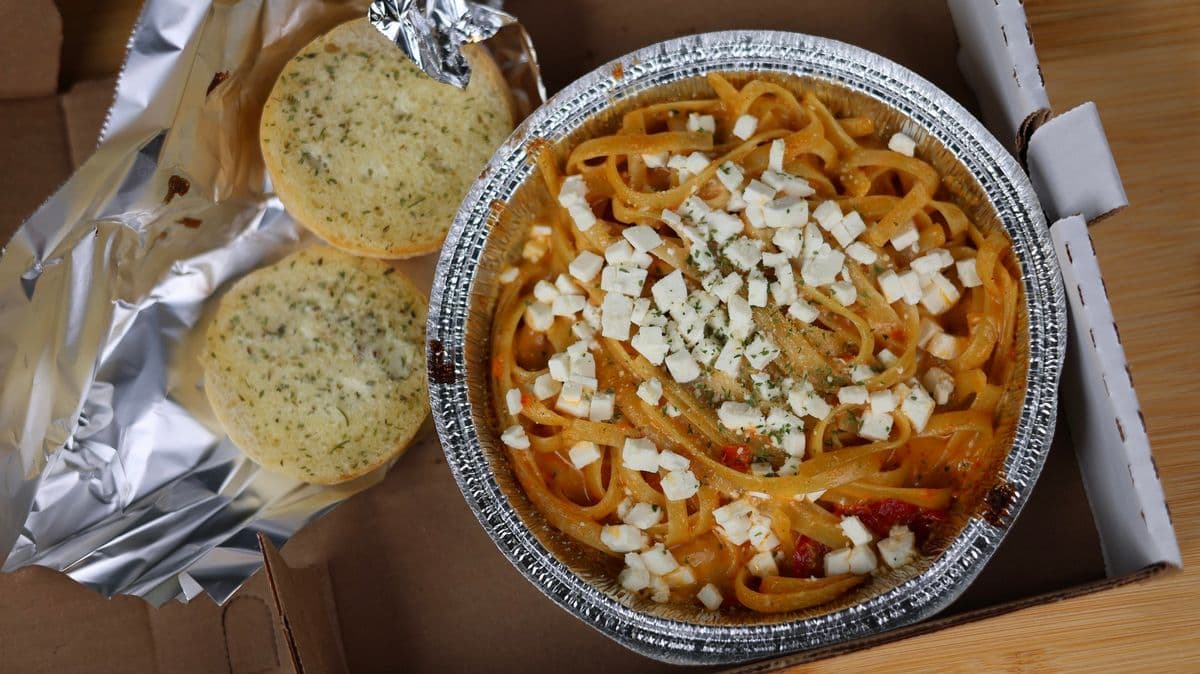 Alfredo Sun Dried Tomato Pasta