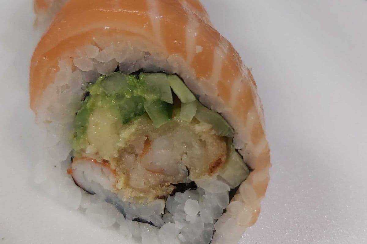 31.Red Dragon Roll 5pcs (240 Cal)