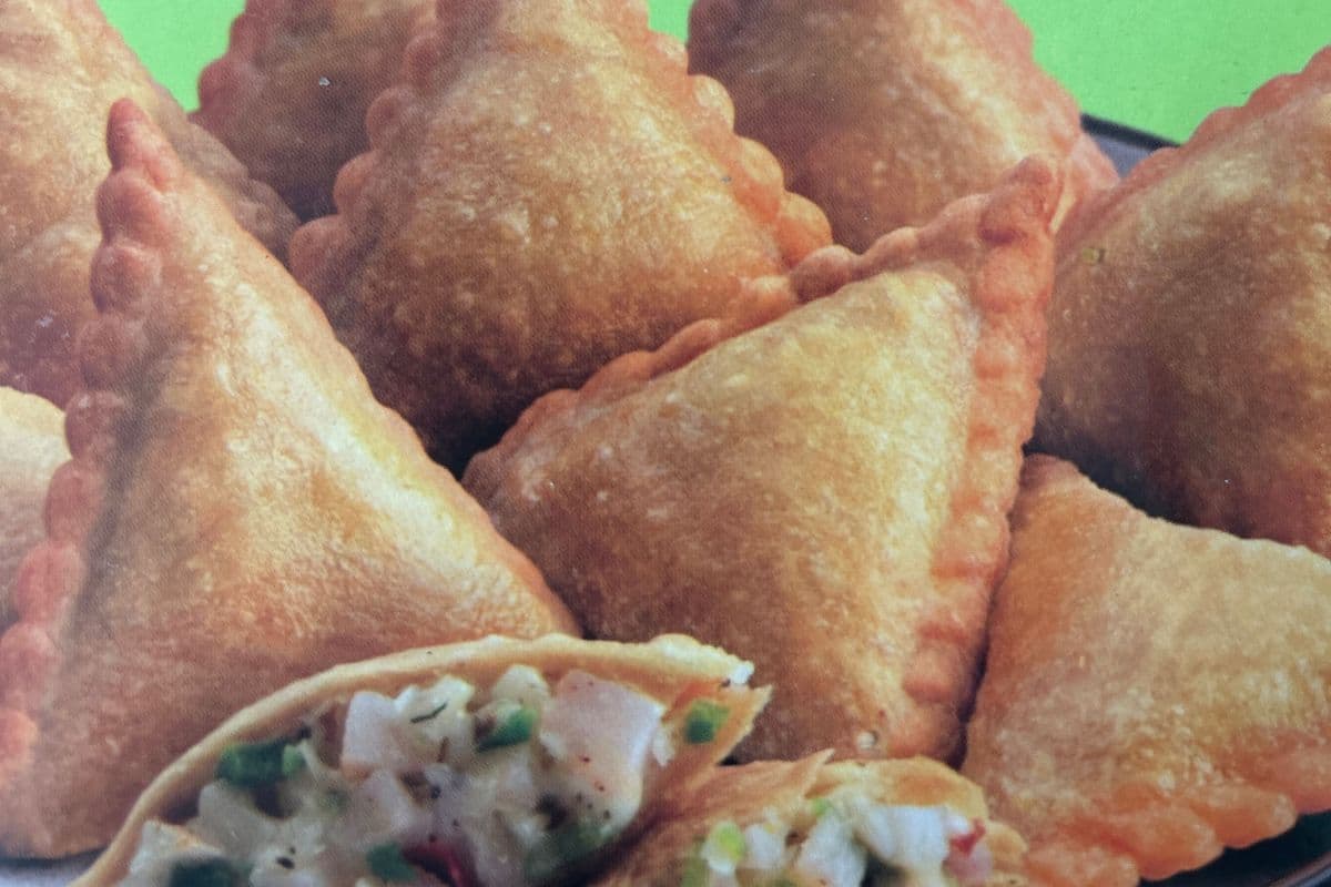 Veggie samosas 8pcs