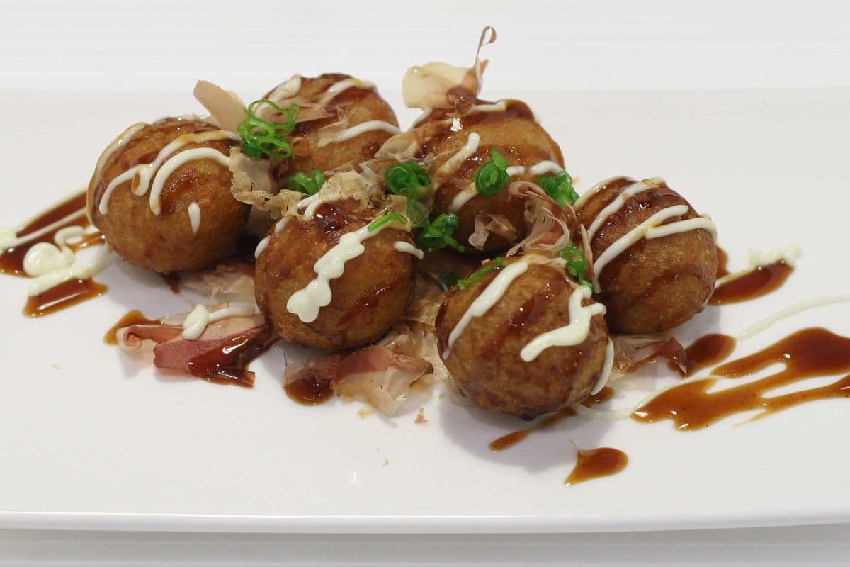 6. Takoyaki (6 pcs)