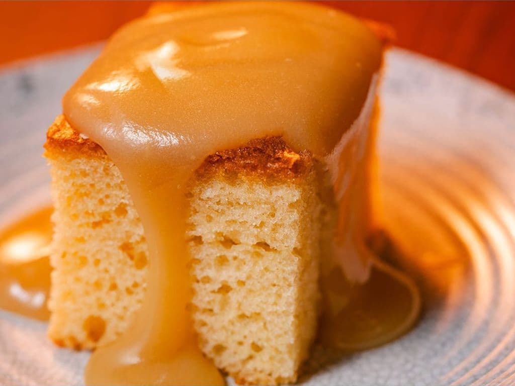 Gâteau vanillé avec sauce sucre à la crème / Vanilla Cake with Sugar Cream Sauce