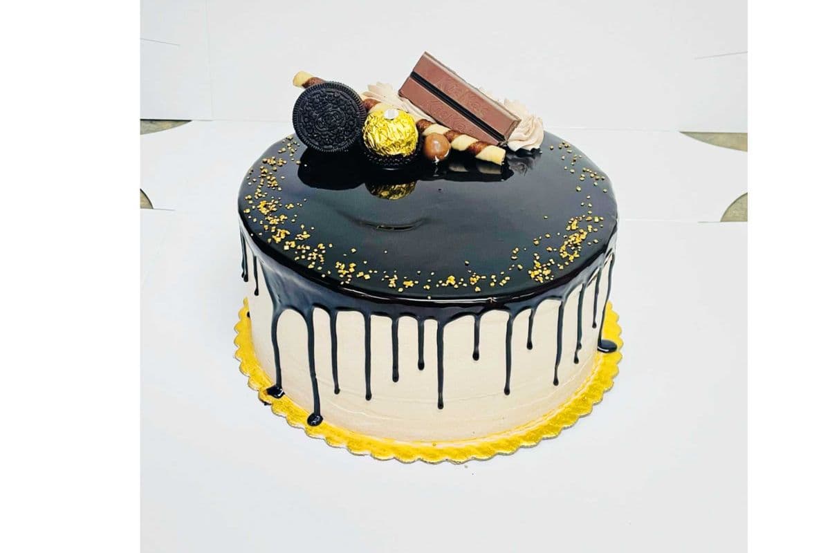 Double Chocolate Cake (9")