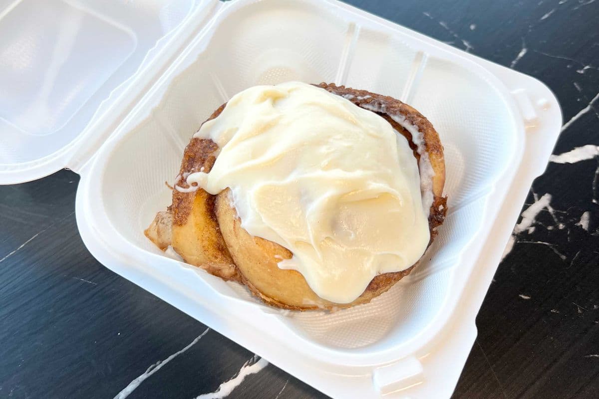 1 Cinnamon Roll/1 Brioches à la Cannelle (1 roll)