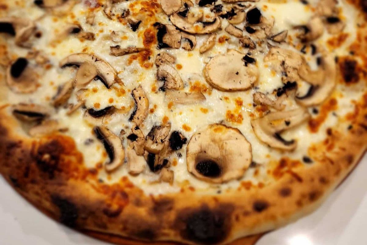 18" Funghi Alfredo Pizza