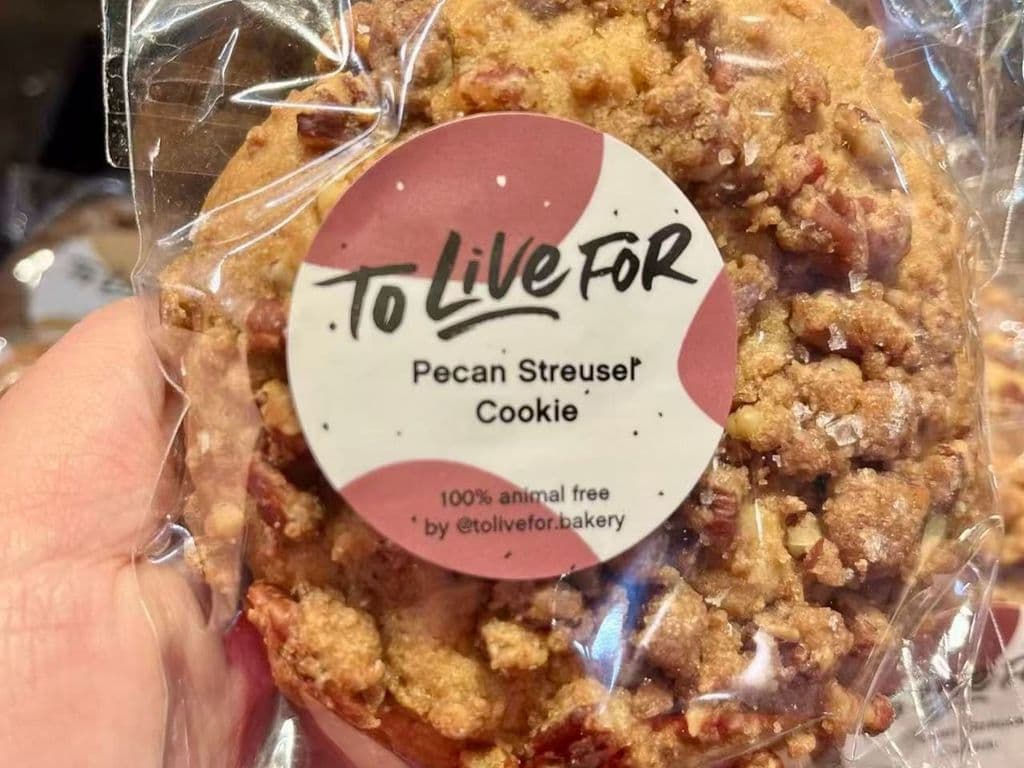 TO LIVE FOR VEGAN PECAN STREUSEL COOKIE
