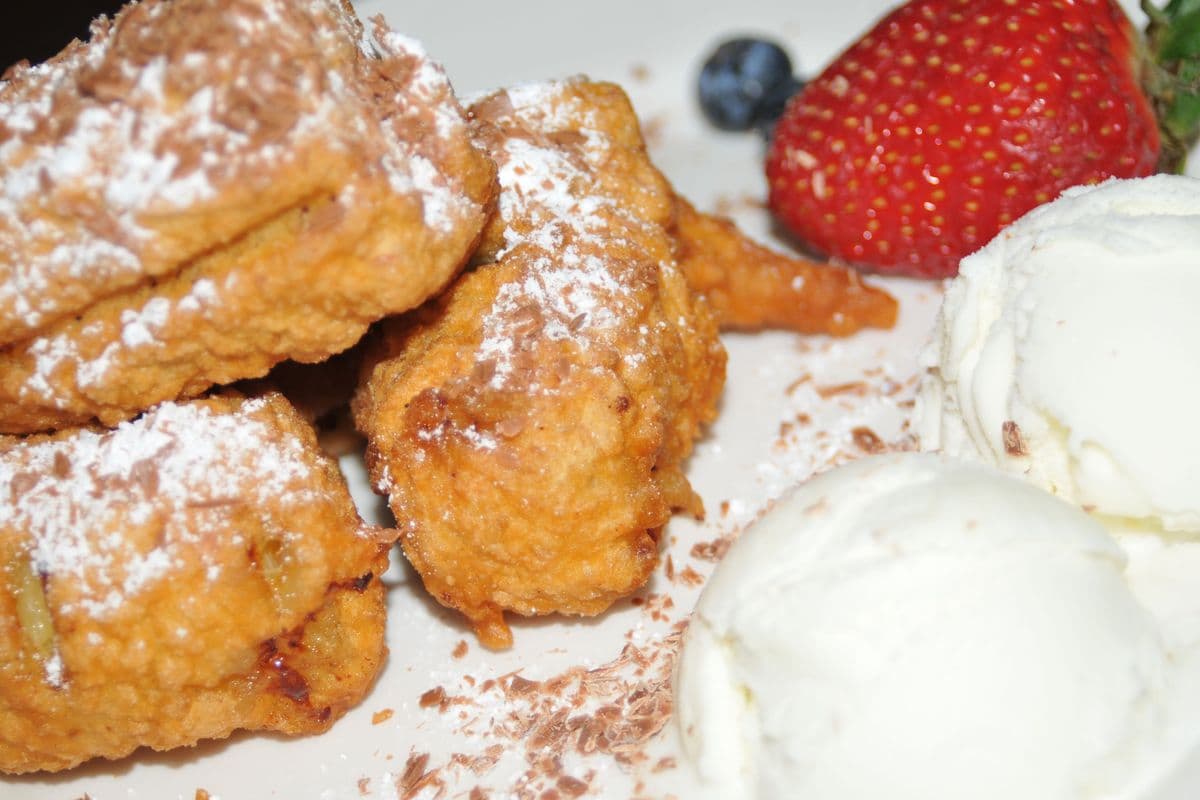 Banana Fritter (4 pcs)