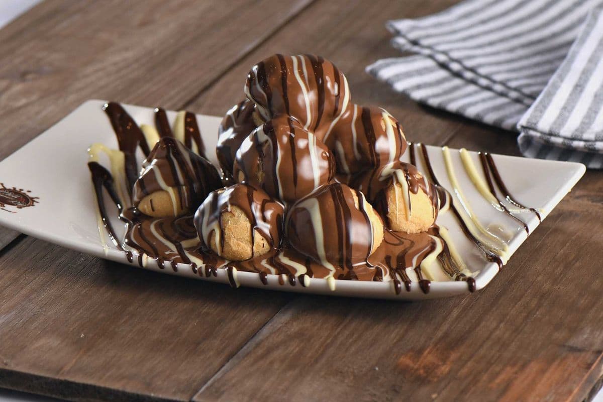 Eclair Pyramid