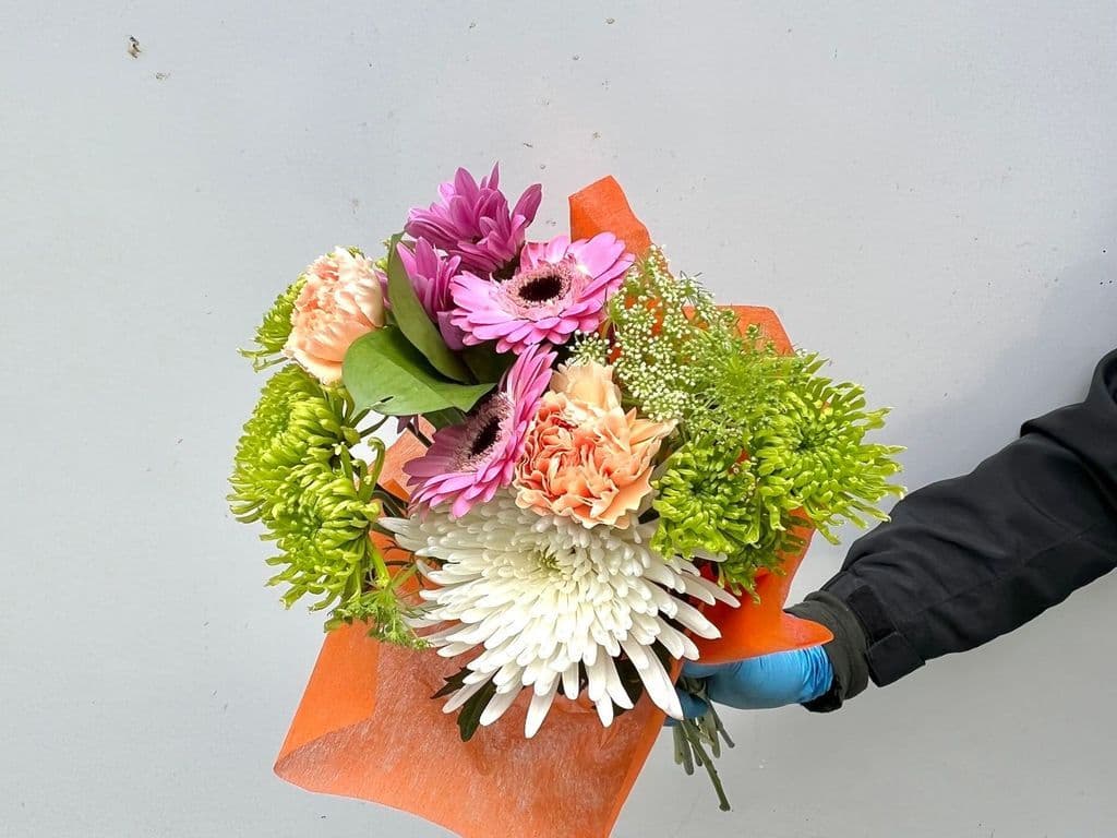 LOCAL FLOWERS - BOUQUET GREEN & PINK COLOR