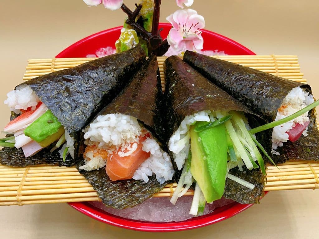 Any 4 Hand Roll Set (4pcs) * *