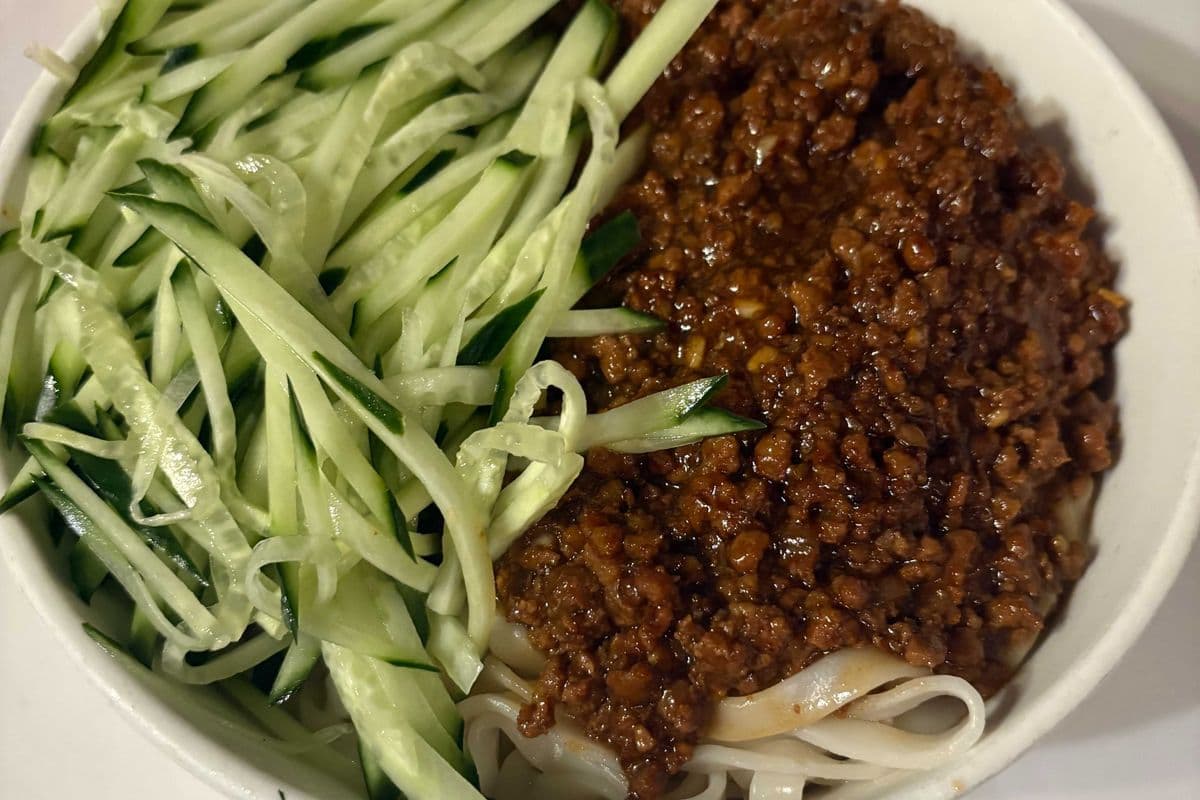 Noodle Soup with Meat Sauce 炸醬麵