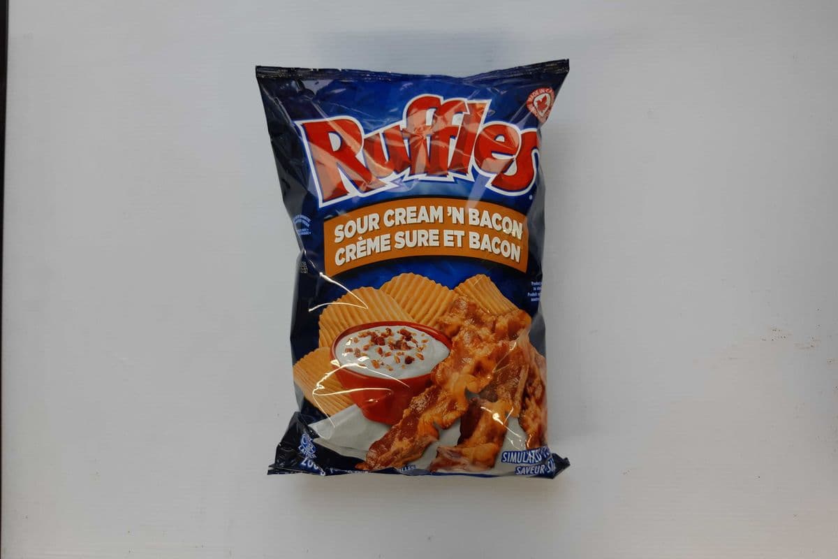 Ruffles Sour Cream 'N Bacon Potato Chips (200 g)