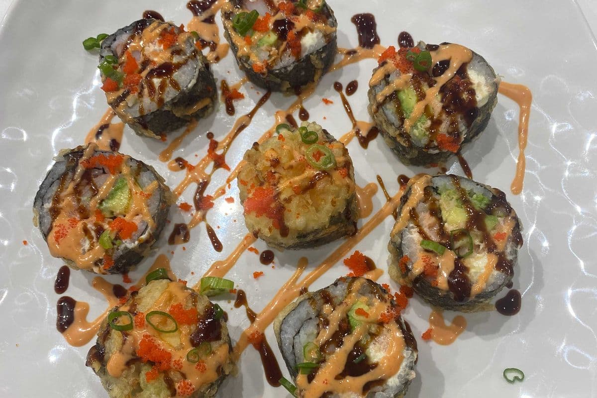 Volcano Roll (8 pieces)