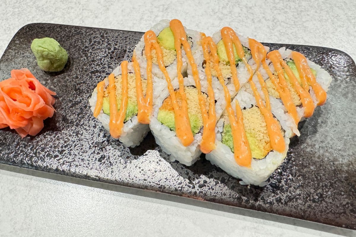 28.Spicy crispy Avocado Roll(6pcs)
