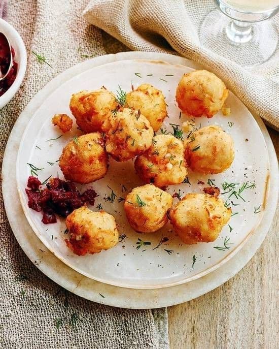4.  Fried Chicken Balls / Boulettes de poulet frites 