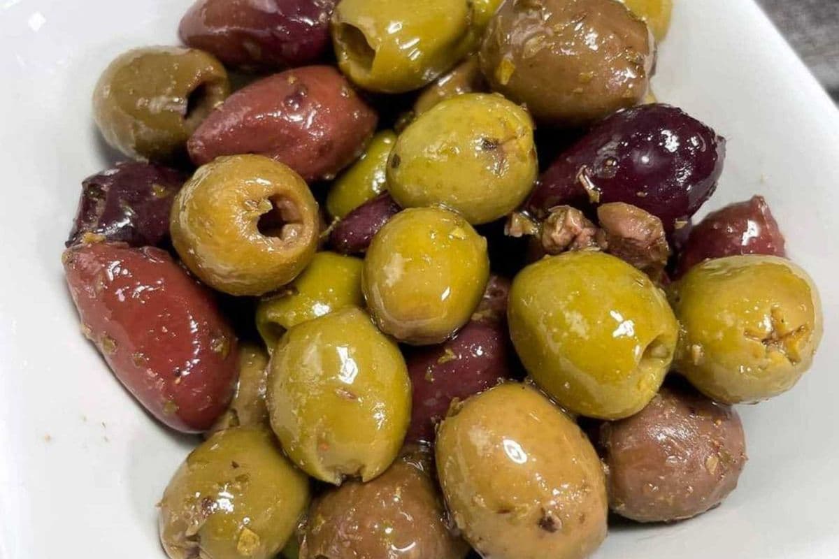 Pitted Greek Olive Mix