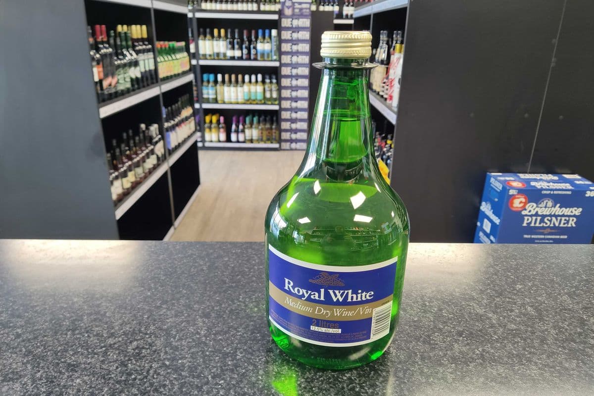 Royal White – Medium Dry Wine (1 x 2L Bottle )