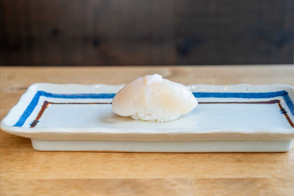 Jumbo Scallop (Hotate) Nigiri Sushi (1 pc)