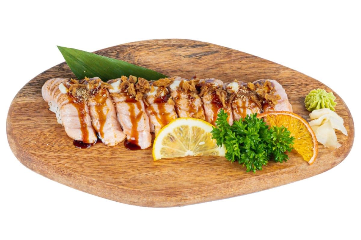 Torched Salmon Sushi (8 pcs)