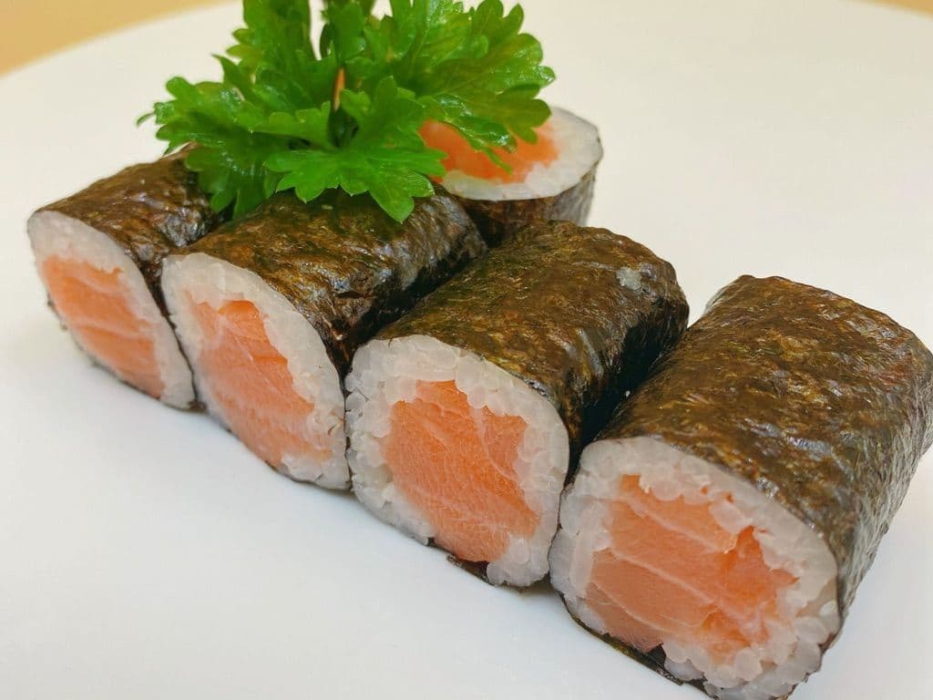 Salmon Roll (6pcs)