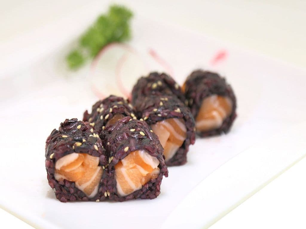82B brown rice salmon roll