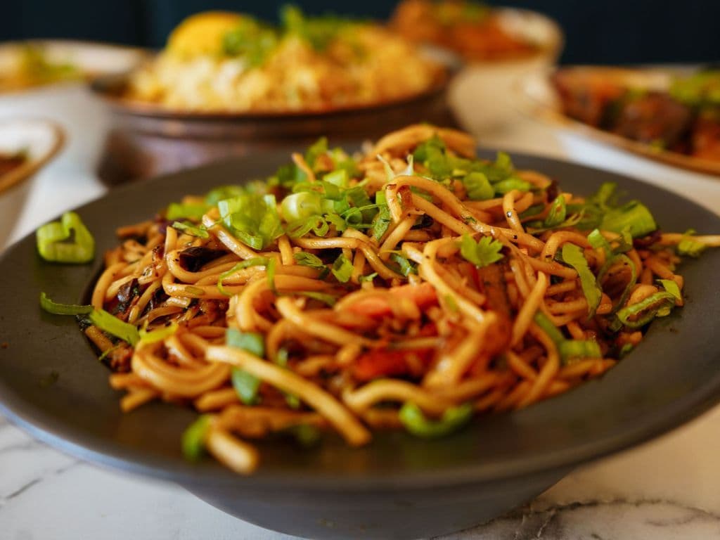 CHICKEN HAKKA NOODLES